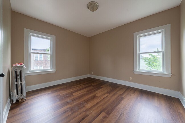 Building Photo - Convenience near Coventry