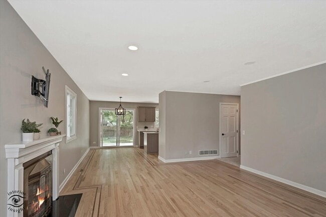 Building Photo - 30W181 Foxboro Ct