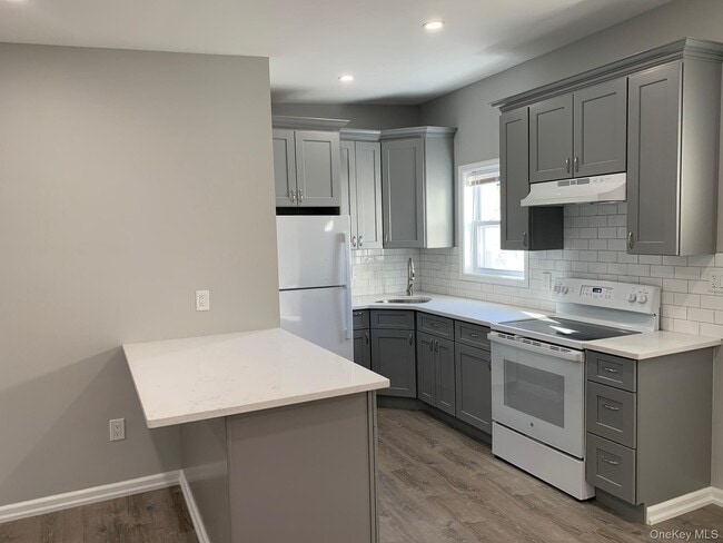 Building Photo - 21 Collegeview Ave