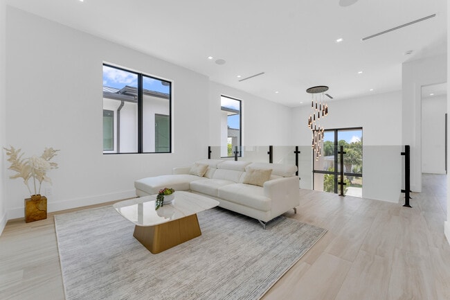 Building Photo - 239 NE 11th St