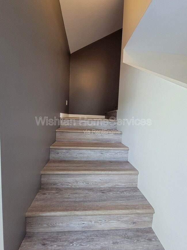 Building Photo - 333 W Murray St