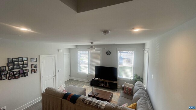 Building Photo - 622 Noush Ct