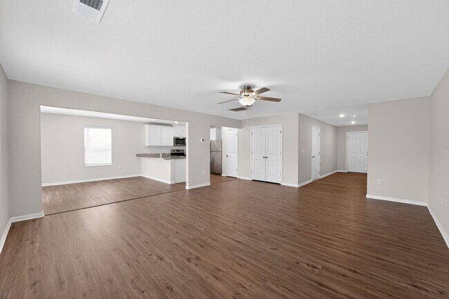 Building Photo - Spacious 4BR House in Charlotte