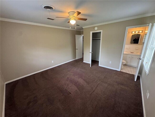 Building Photo - 5855 Woodvale Dr