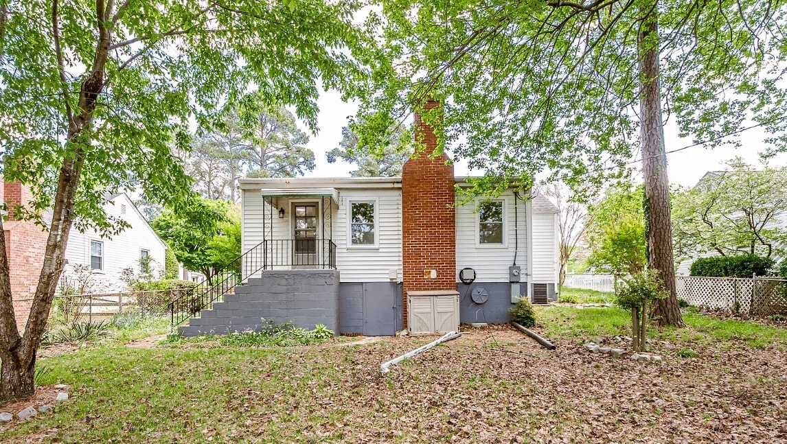 Building Photo - 1404 Landis Dr