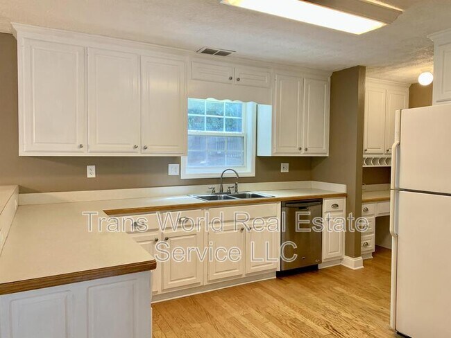 Building Photo - 4442 Keenly Valley Dr NE