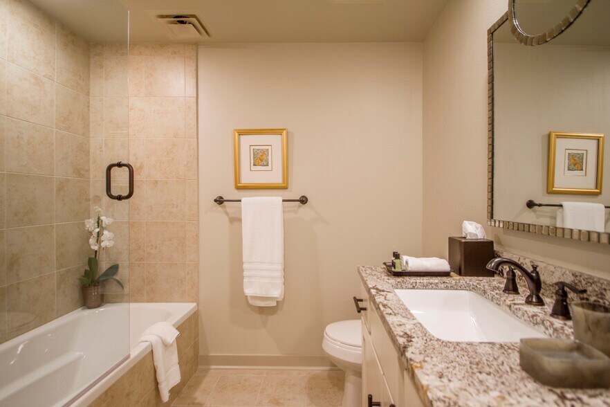 Building Photo - 221 W 2nd St