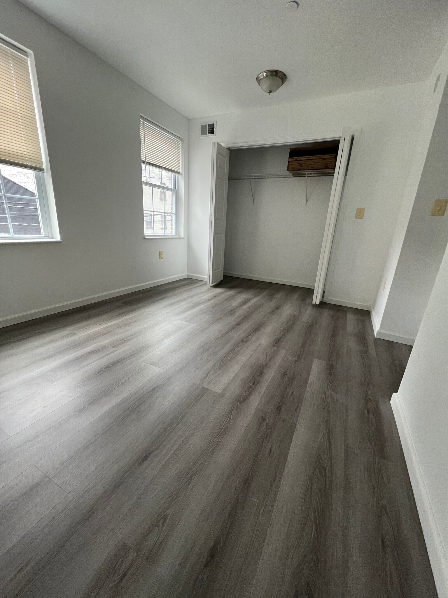 Building Photo - 1025 Buttonwood St