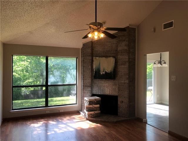 Building Photo - 702 Creekside Dr