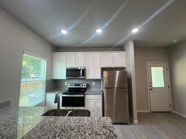Building Photo - Elegant Home in Seguin!