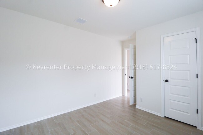 Building Photo - 3 Bed | 2 Bath in Owasso!