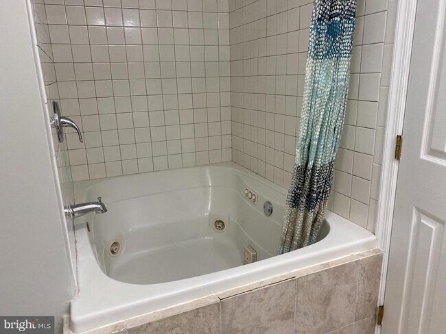 Building Photo - 23 Laurel Path Ct