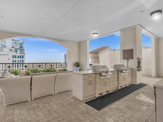 Building Photo - 801 S Olive Ave