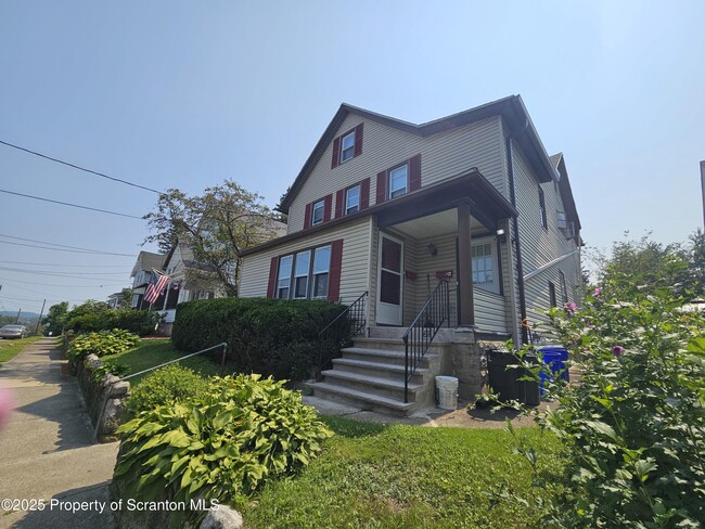 Building Photo - 1042 Taylor Ave