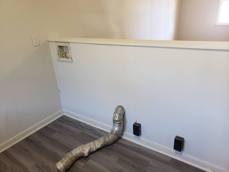 Building Photo - 219 Nichol St