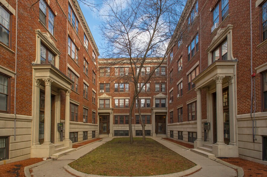 Building Photo - 106 E Brookline St