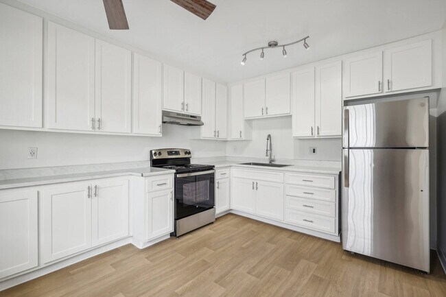 Building Photo - Valle at 9209 Kenwood