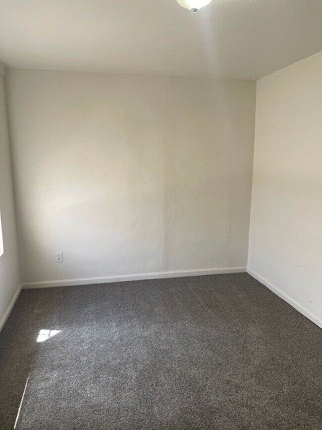 Building Photo - New Rental Home