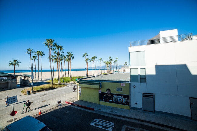 Building Photo - 8 Brooks Ave