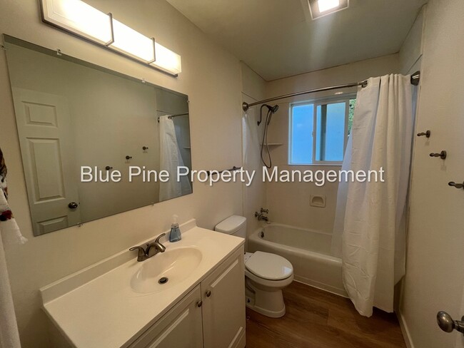 Building Photo - 810 Bergeson Dr
