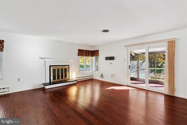 Building Photo - 201 Chandler Dr