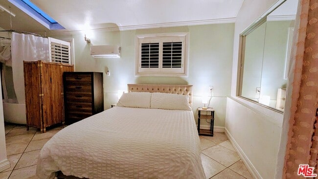 Building Photo - 1927 N Beverly Glen Blvd