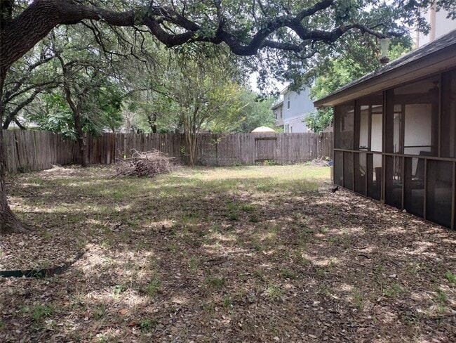 Building Photo - 136 Trinity Dr