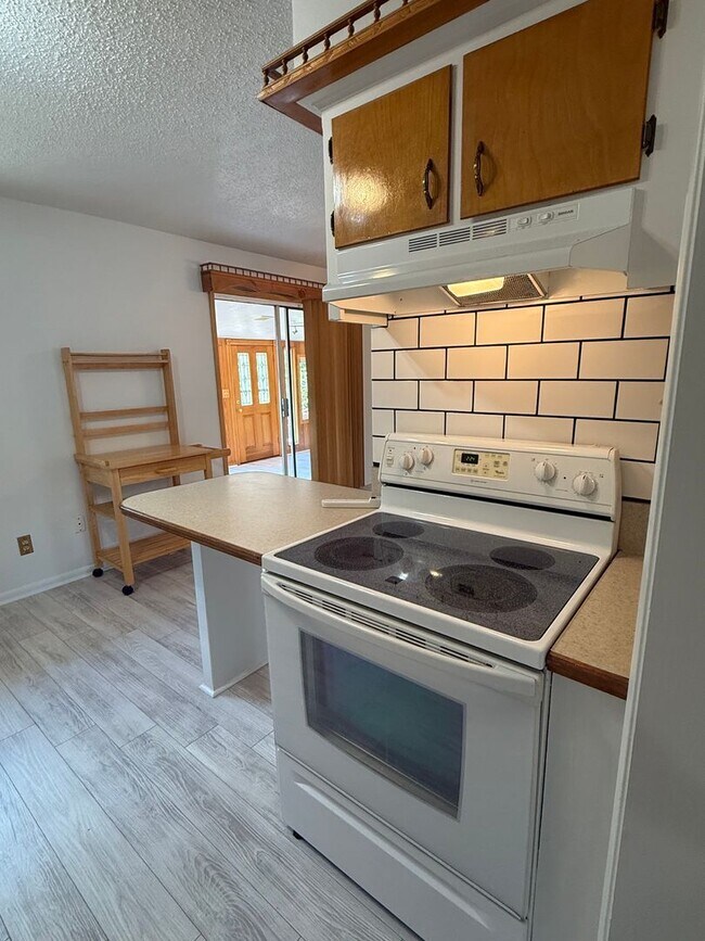 Building Photo - 1001 Traci Dr