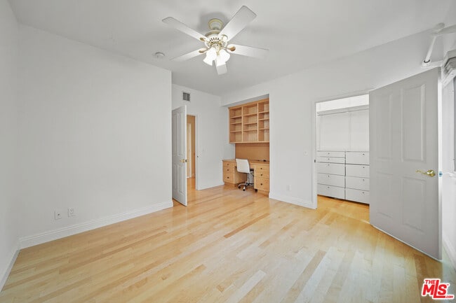 Building Photo - 248 S Swall Dr