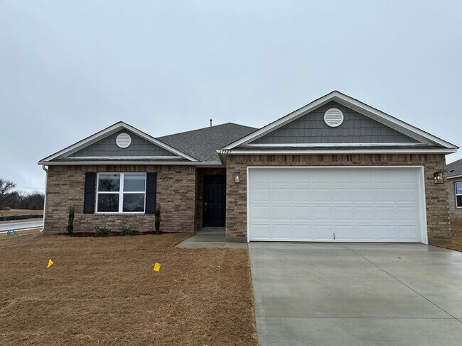 Building Photo - Now Pre-Leasing — Spacious 3 Bed, 2 Bath Home in Park Place!
