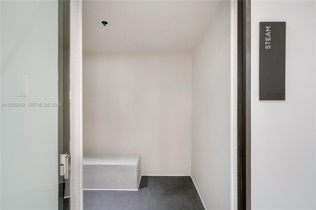 Building Photo - 225 N Miami Ave