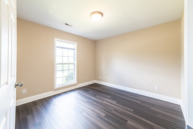 Building Photo - 637 Marston Ln