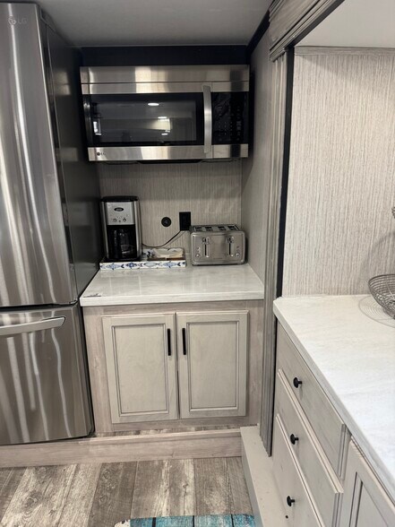 Building Photo - 1219 Willow Creek Rd