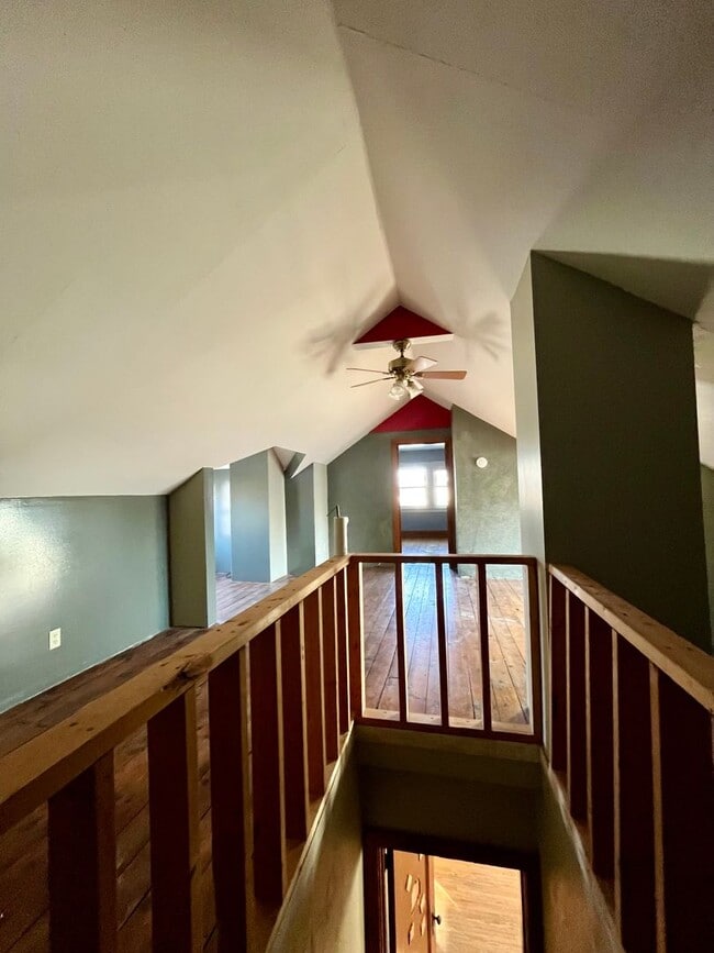 Building Photo - Main St. in Cedar Falls-2bd/1ba House