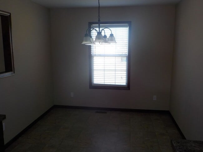 Building Photo - 1509 Hickory Ln