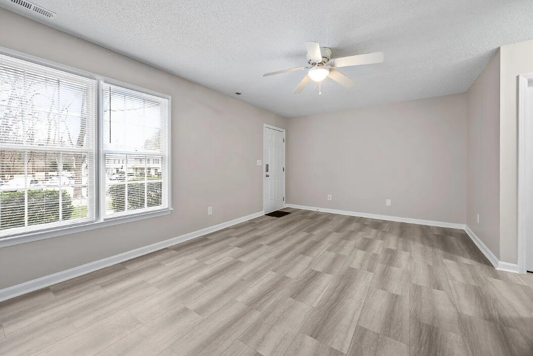 Building Photo - 831 Dalewood Dr