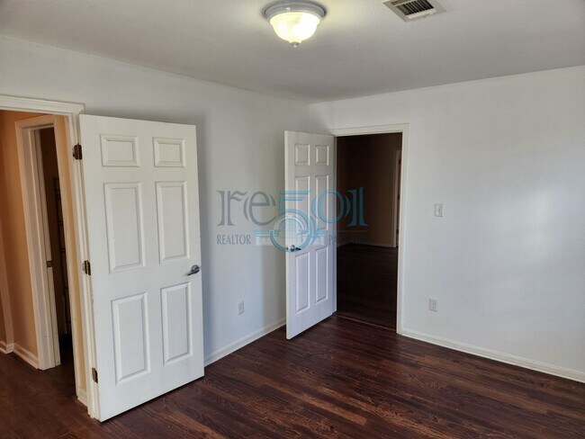 Building Photo - Great Family Home!  4BR 2 BA