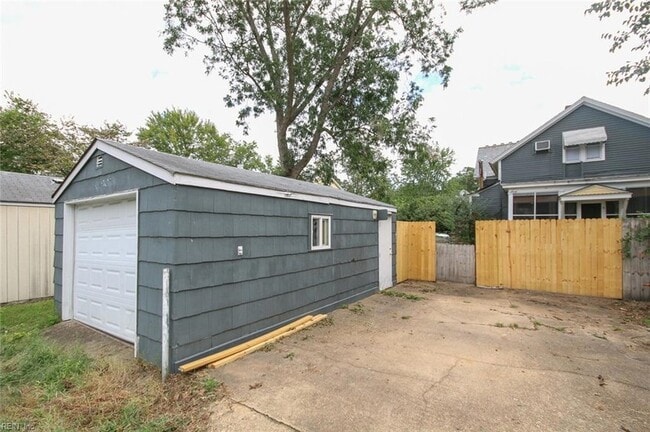 Building Photo - 146 Florida Ave