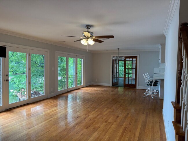 Building Photo - Four Bedroom Lake House in Denver