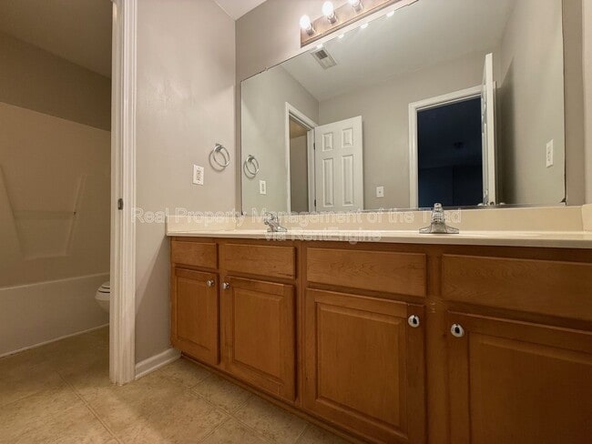 Building Photo - 5207 Silverbrook Dr