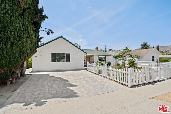 Primary Photo - 6543 Franrivers Ave