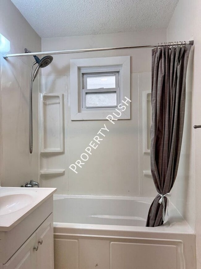 Building Photo - 3531 Sleepy Hollow Rd