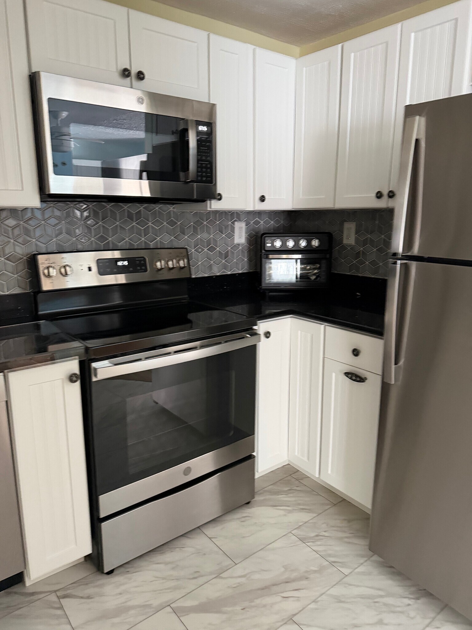 Building Photo - 86 Bragdon Rd