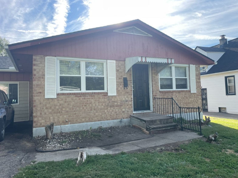 Primary Photo - 1112 Dennison Ave