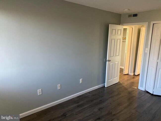 Building Photo - 7101 Donnell Pl