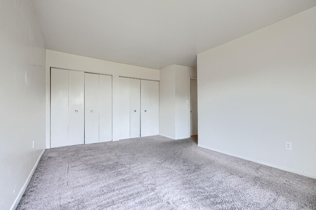 Building Photo - 14 Mountbatten Ct
