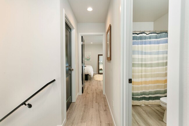 Building Photo - Gorgeous House in a Family-Friendly neighb...
