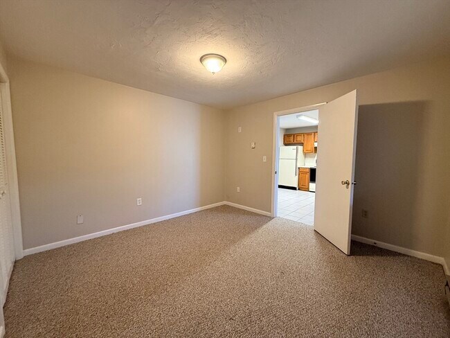 Building Photo - 19 Maple Ave