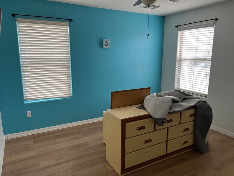 Building Photo - 10437 S Painted Mare Dr