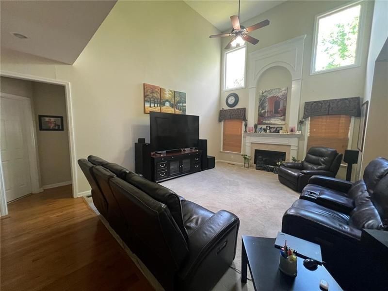 Building Photo - 1880 Willshire Glen